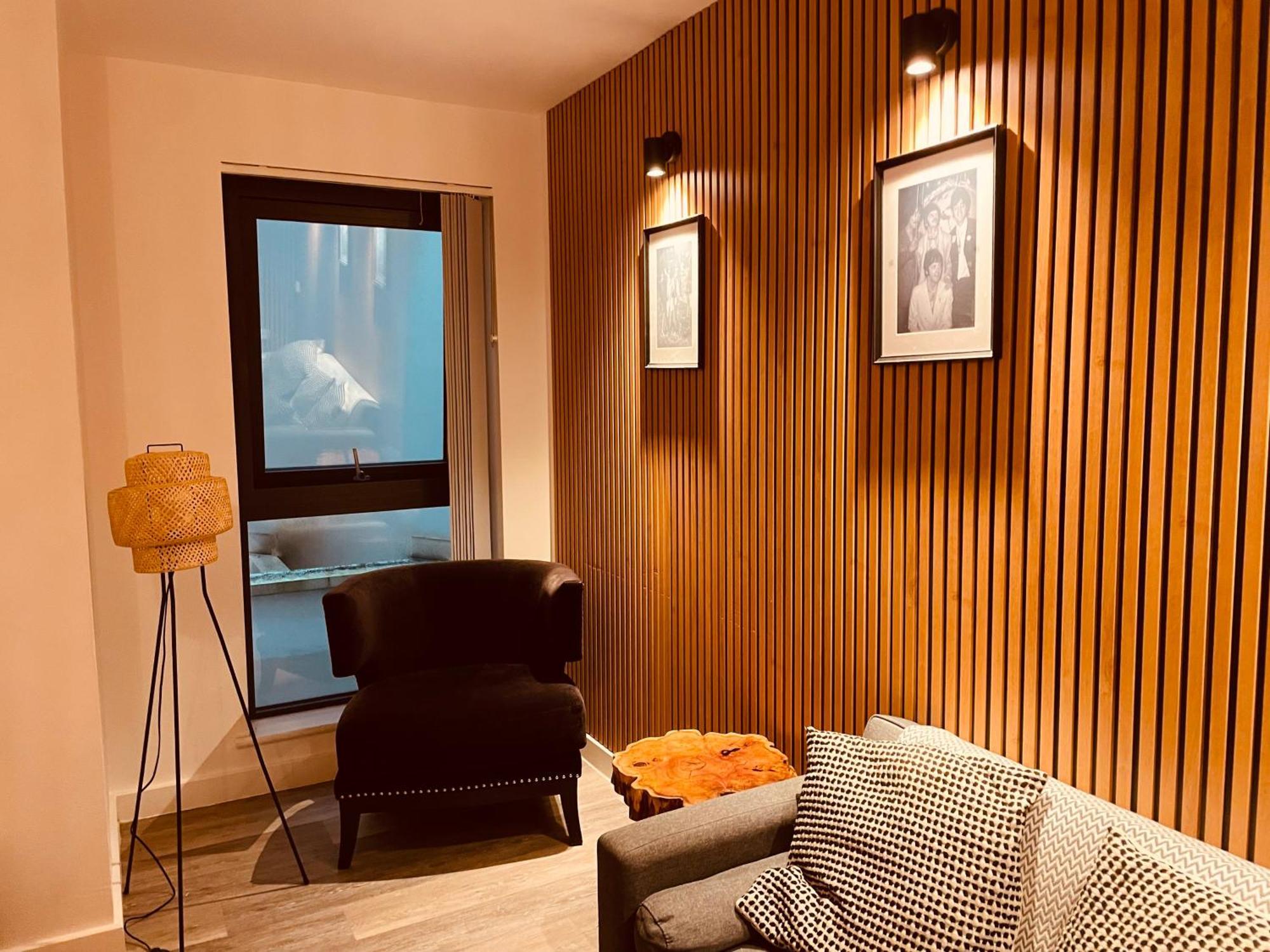 Manhattan Apartment *